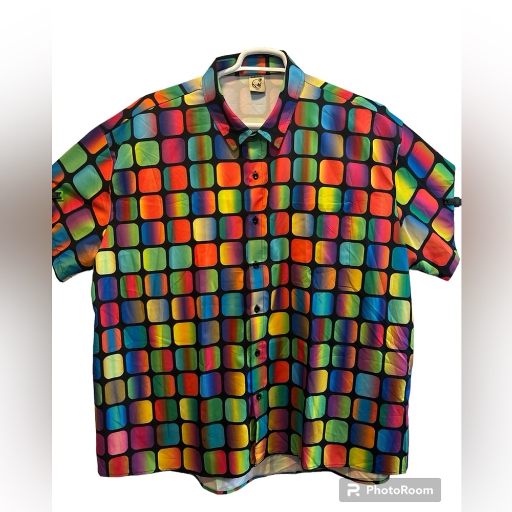Colorful 3XL short sleeve button down casual shirt in light weight fabric.